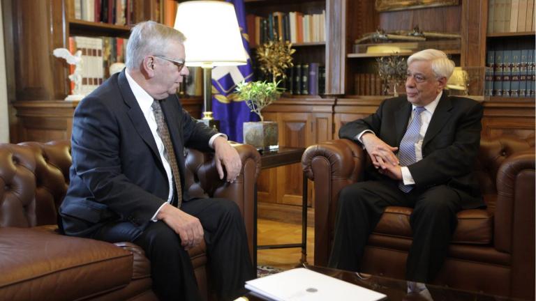 Με τον πρόεδρο του Ελληνικού Δημοσιονομικού Συμβουλίου συναντήθηκε ο Πρ. Παυλόπουλος