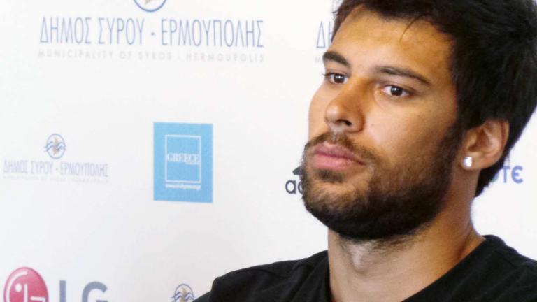 Ο Γιώργος Πρίντεζης χαλαρώνει στο Μπαλί, αλλά όχι μόνος