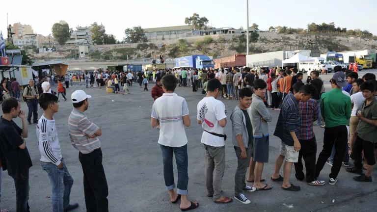 Διαγωνισμός για 65.000 μπουκάλια νερού στους πρόσφυγες - "Στέρεψαν" οι προσφορές