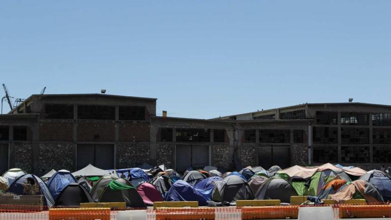 Αδειάζει το λιμάνι του Πειραιά