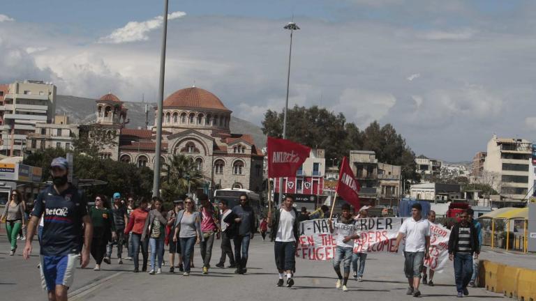 Ένταση στον Πειραιά σε πορεία κατά των προσφύγων
