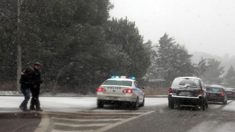 Πολύ χιόνι τώρα στην Πεντέλη-Έκλεισε ο δρόμος!