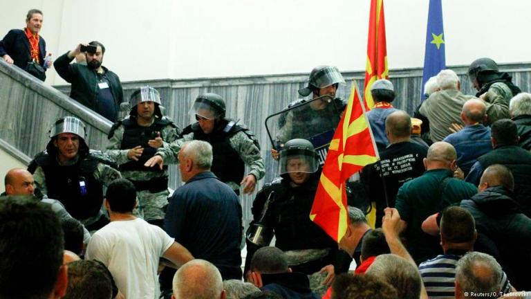 DW: "Πονοκέφαλος" για ΕΕ και ΗΠΑ, η πΓΔΜ