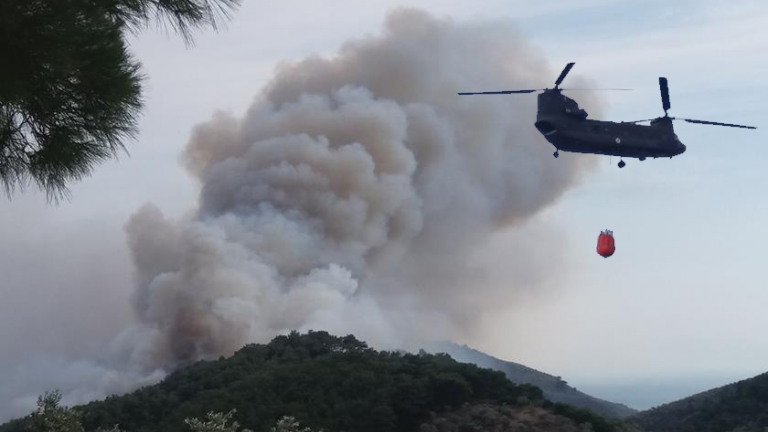 Σε εξέλιξη παραμένει η πυρκαγιά στην Λέσβο αλλά με καλύτερη εικόνα-"Ανακωχή" με τους ανέμους