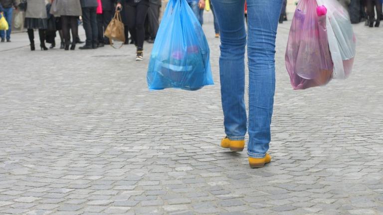 Η Ελλάδα βάζει τέλος στις πλαστικές σακούλες