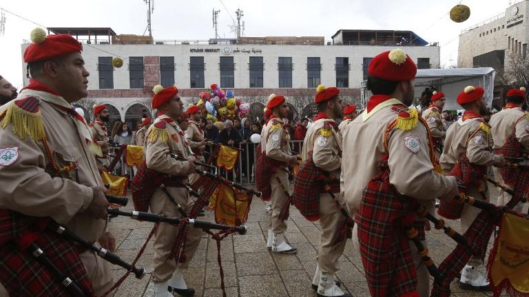 Χριστούγεννα 2016: Πιστοί απ' όλον τον κόσμο συρρέουν στη Βηθλεέμ