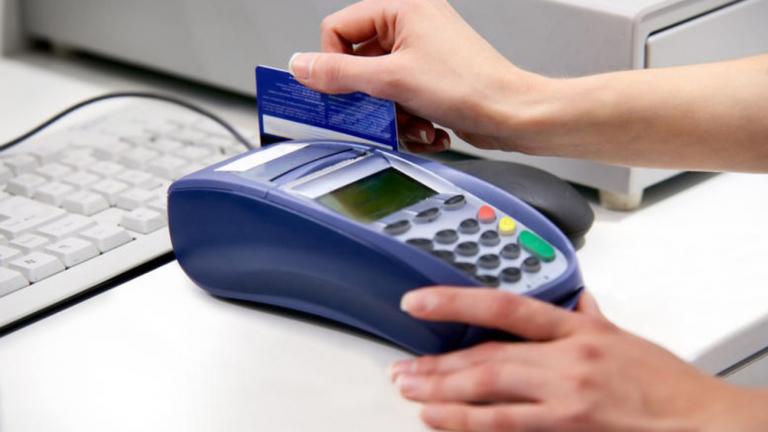 STOP στις επιβαρύνσεις για πληρωμές με κάρτες