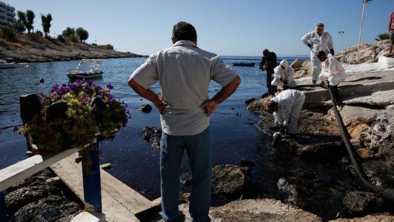 Και αγωγή θα καταθέσει ο Δήμος Περαιά για την πετρελαιοκηλίδα