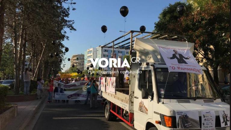 Θεσσαλονίκη: Διαμαρτυρία της ΠΟΕΔΗΝ με το άρμα του «Ψευταλέξη»