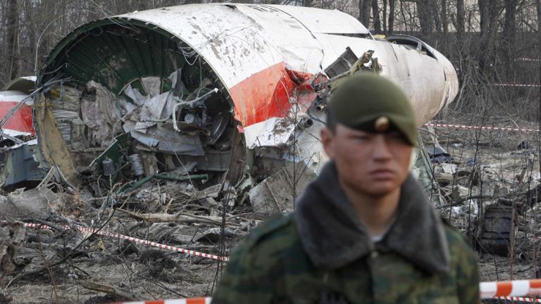 Πολωνία: Το προεδρικό αεροσκάφος του Κατσίνσκι "έσπασε σε κομμάτια προτού συντριβεί στο έδαφος" 