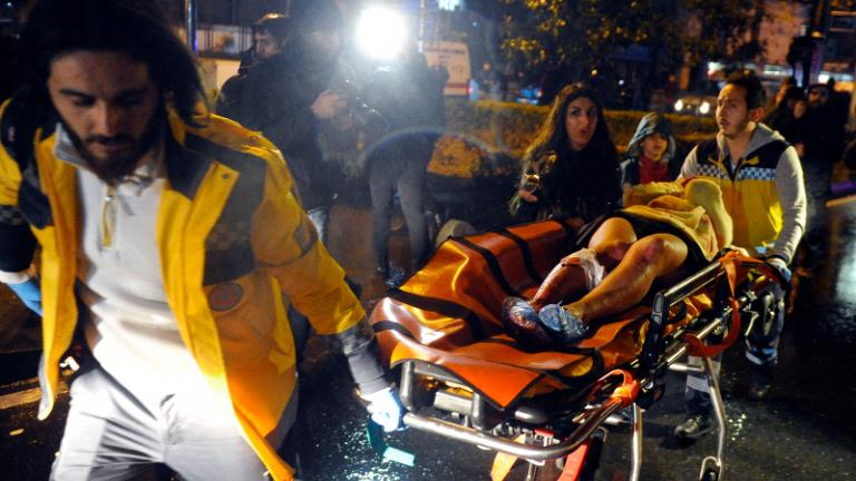 Πρωτοχρονιά 2017: Τρομοκρατική επίθεση στο νυχτερινό κέντρο Reina της Κωνσταντινούπολης με τουλάχιστον 39 νεκρούς – Ξέφυγε ο δράστης που φορούσε στολή Άγιου Βασίλη – Συγκλονιστικά video, φωτό