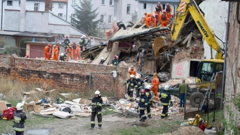 Τραγωδία στην Πολωνία-Κατέρρευσε παλαιό κτίριο-Νεκροί, τραυματίες και αγνοούμενοι 