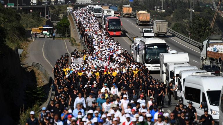 Τεράστια πορεία διαμαρτυρίας στη Τουρκία κατά Ερντογάν και το αυταρχικό καθεστώς του (ΦΩΤΟ)