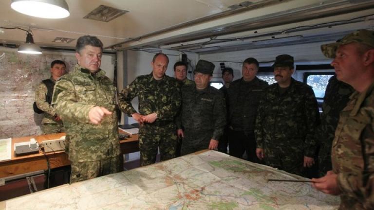 Ο Ποροσένκο απειλεί με επιβολή στρατιωτικού νόμου αν συνεχιστούν οι συγκρούσεις με τους αυτονομιστές