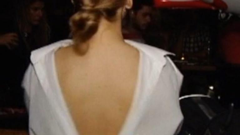 Ελληνίδα ηθοποιός εμφανίστηκε με πουκάμισο φορεμένο ανάποδα! Γιατί; (BINTEO)