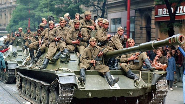 Όταν τα σοβιετικά τανκς έμπαιναν στην Πράγα τον Αύγουστο του 1968