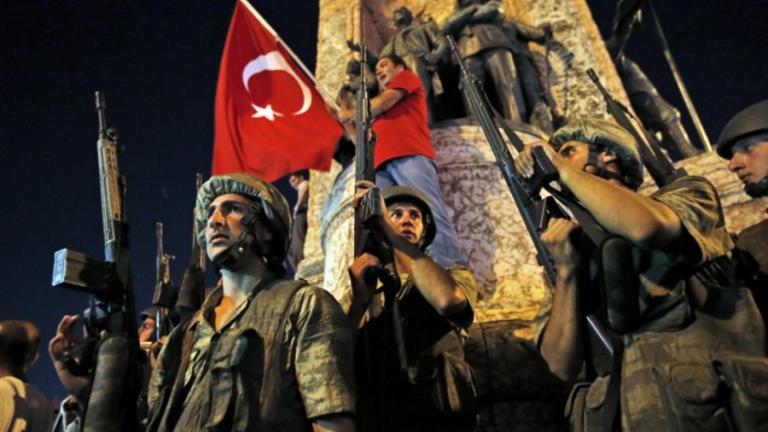Στο... κόκκινο η Κωνσταντινούπολη-Ξεκίνησε η Δίκη για το πραξικόπημα της 15ης Ιουλίου