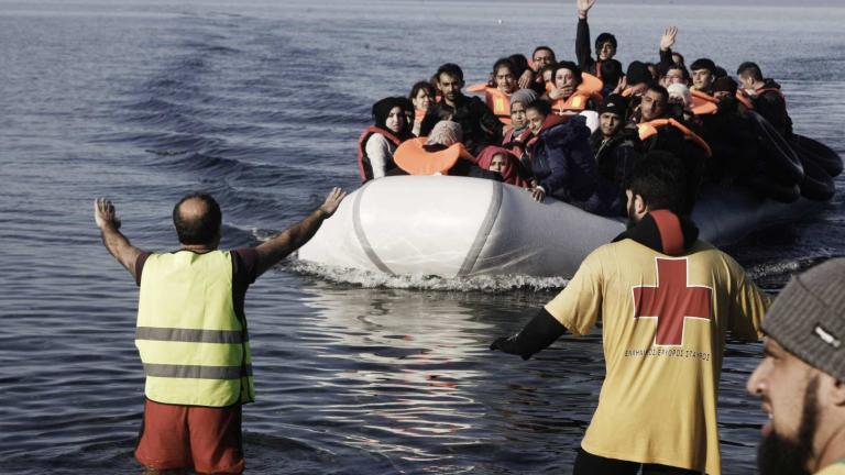 Κυκλώματα διακίνησης Αφρικανών μεταναστών προς την Ευρώπη αυξάνουν τον αριθμό όσων φτάνουν στα νησιά του βορείου Αιγαίου