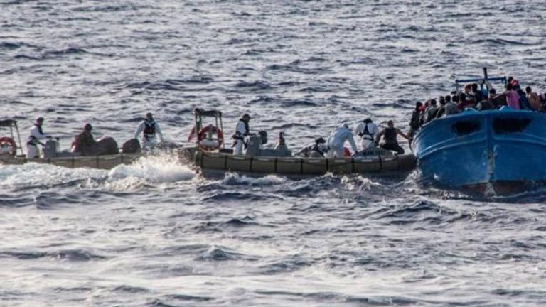 Ιταλία: 15 μετανάστες ανασύρθηκαν νεκροί, διασώθηκαν άλλοι τουλάχιστον 2.700