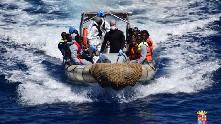 Αλλους 400 πρόσφυγες διέσωσε η ιταλική Ακτοφυλακή