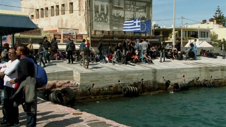 Η μεταφορά προσφύγων από τη Χίο στην ενδοχώρα και η αποζημίωση κατοίκων, μεταξύ των μέτρων που αποφασίστηκαν σε σύσκεψη υπό τον Γ. Μουζάλα