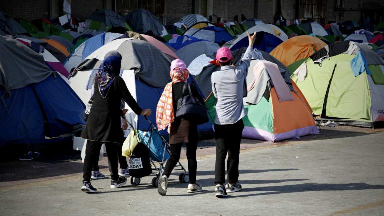 Στις 53.042 οι εγκλωβισμένοι πρόσφυγες και μετανάστες