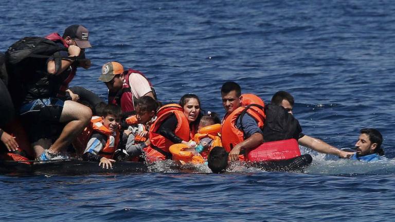 Τούρκος υπουργός απειλεί με 15.000 πρόσφυγες το μήνα