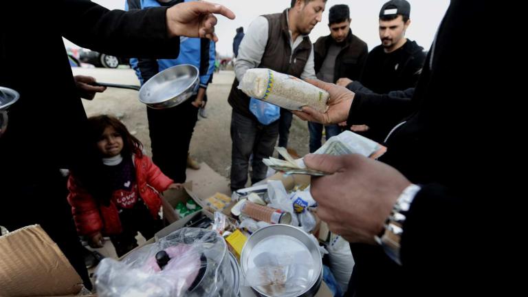 Έρευνα για το αλλοιωμένο φαγητό σε πρόσφυγες