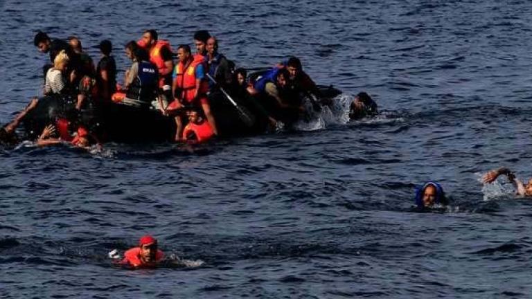 Στο λιμάνι της Κύθνου οδηγείται βάρκα με περίπου 40 μετανάστες