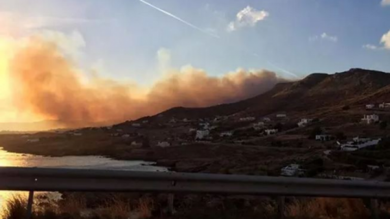 Πυρκαγιά στο Μέγα Γιαλό της Σύρου 