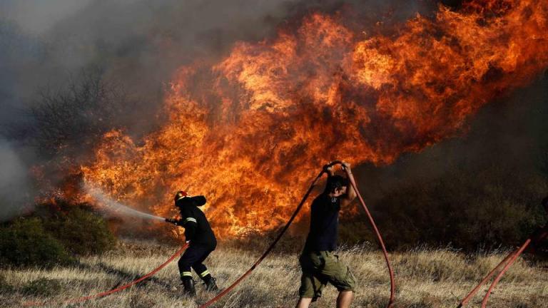 Μικροεστίες στα Καλύβια αλλά ισχυρή παρουσία με τον φόβο τυχόν αναζωπυρώσεων