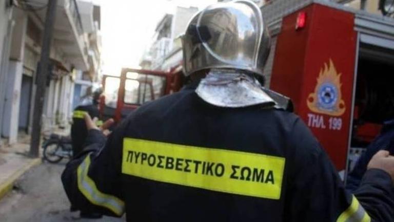 Ζευγάρι απεγκλωβίστηκε από φλεγόμενο διαμέρισμα στην Πετρούπολη