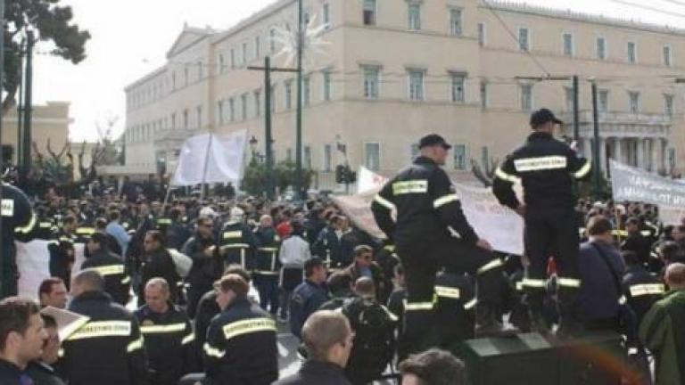 Στη Βουλή κατατέθηκε τελικά η πολυαναμενόμενη τροπολογία για τους πυροσβέστες πενταετούς θητείας