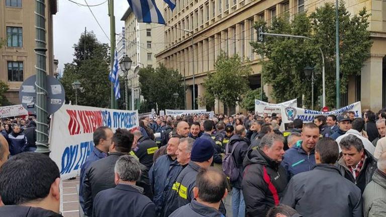 Συγκέντρωση πυροσβεστών στην Αθήνα