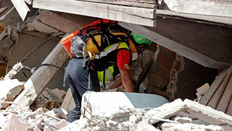 Σεισμός στην Ιταλία: Εντοπίστηκαν και άλλες σοροί κάτω από τα χαλάσματα στο Αματρίτσε 