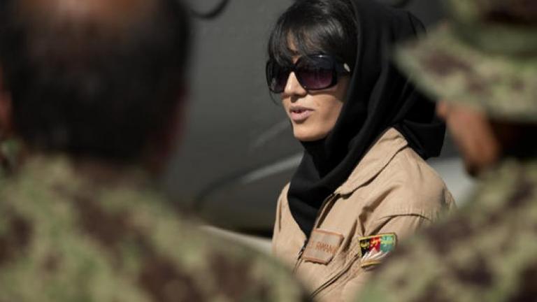 Οργή για την πρώτη Αφγανή πιλότο που ζήτησε άσυλο στις ΗΠΑ 