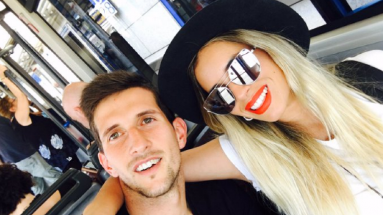 Στη Θεσσαλονίκη ο νέος γκολκίπερ του ΠΑΟΚ και το... καυτό σορτσάκι της συζύγου