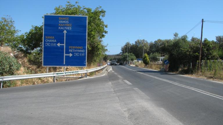 Γιατί η εθνική οδός έξω από το Ρέθυμνο γέμισε σοκολάτες