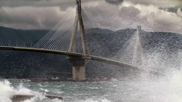 Εκλεισε η γέφυρα Ρίου – Αντιρρίου εξαιτίας της χιονόπτωσης και του παγετού