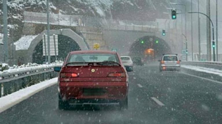 Προβλήματα στο οδικό δίκτυο της Πελοποννήσου εξαιτίας του χιονιά