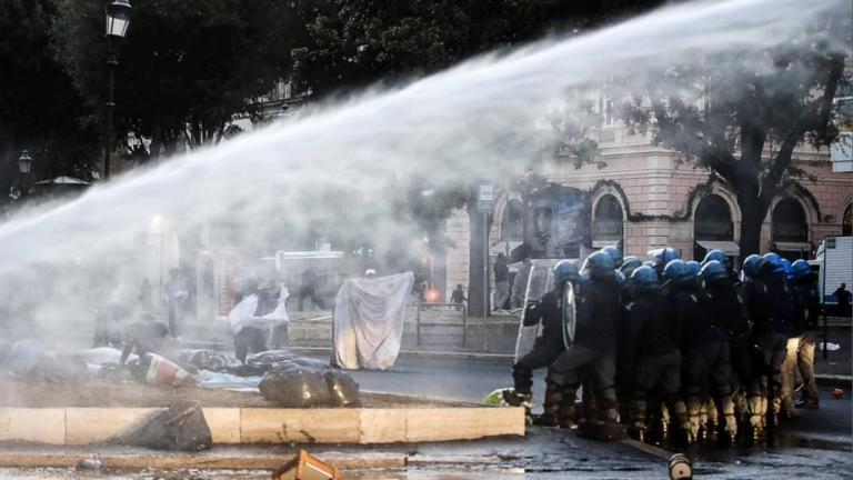 Ρώμη: Εκκένωση πλατείας από πρόσφυγες και μετανάστες