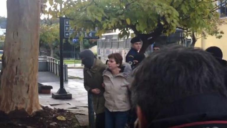 Στον εισαγγελέα η Πόλα Ρούπα και η 25χρονη που συνελήφθησαν κατά την επιχείρηση της Αντιτρομοκρατικής