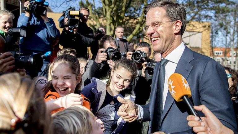 Καταποντίζεται ο ακροδεξιός Βίλντερς σύμφωνα με τα πρώτα exit poll - Ξεπέρασε το 80% η συμμετοχή - Πιθανός σχηματισμός  κυβέρνησης με πάνω από 6 κόμματα-  Ποιες οι εκτιμήσεις, τα προγνωστικά, οι αντίπαλοι και το επικίνδυνο σενάριο της παρατεταμένης ακυβερνησίας