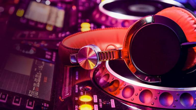 Αυτός ο DJ έσπασε το ρεκόρ Γκίνες! (ΒΙΝΤΕΟ)