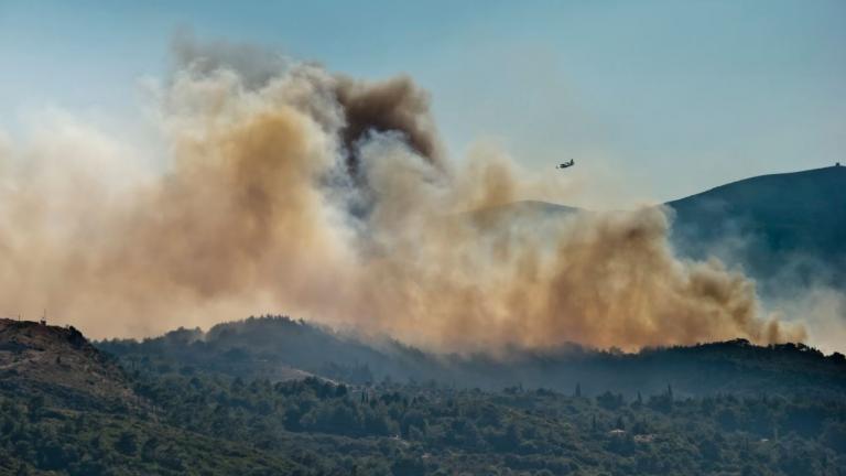 Φλέγεται η Σάμος! Τη νύχτα η πυρκαγιά έσπασε σε δύο μέτωπα προς Βορρά και Νότο