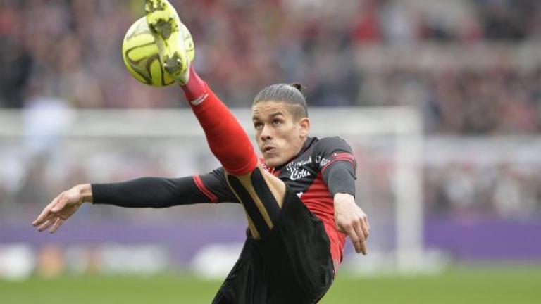 Ντύνεται στα "ασπρόμαυρα" ο Λεβέκ