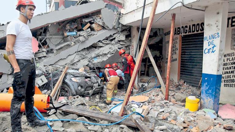 Τους 480 έφτασαν οι νεκροί από τον φονικό σεισμό στον Ισημερινό