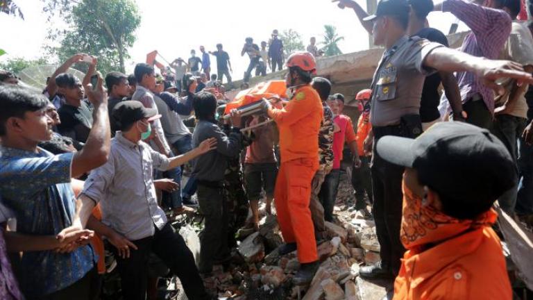 Στους 92 οι νεκροί από το φονικό σεισμό 6,4 R στην Ινδονησία