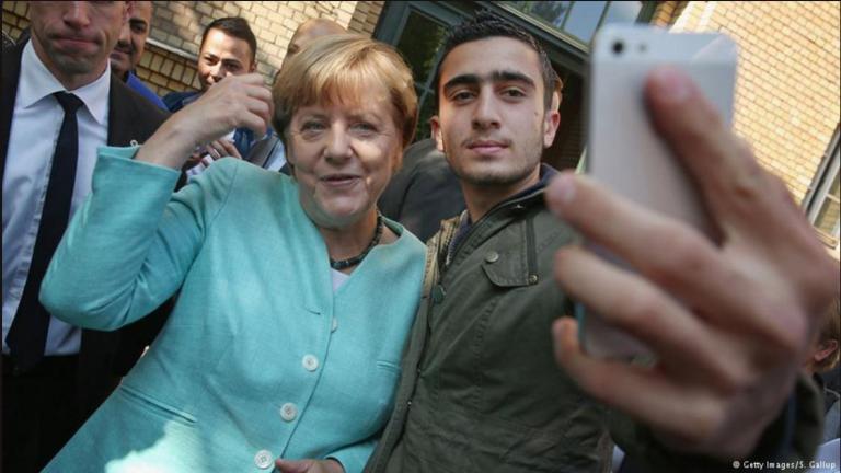 Γερμανία: Μία selfie με τη Μέρκελ τον έκανε δημοφιλή τρομοκράτη στο facebook