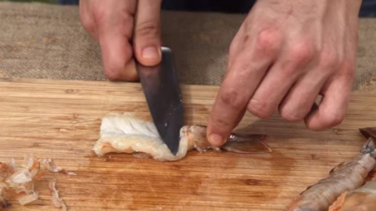 Δες πώς να καθαρίζεις γαρίδες εύκολα! (ΒΙΝΤΕΟ)